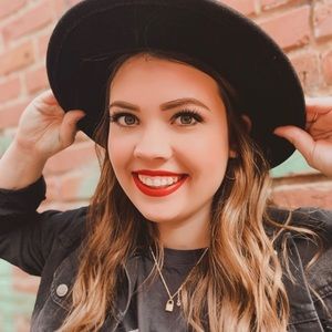 Meet your Posher, Katelyn